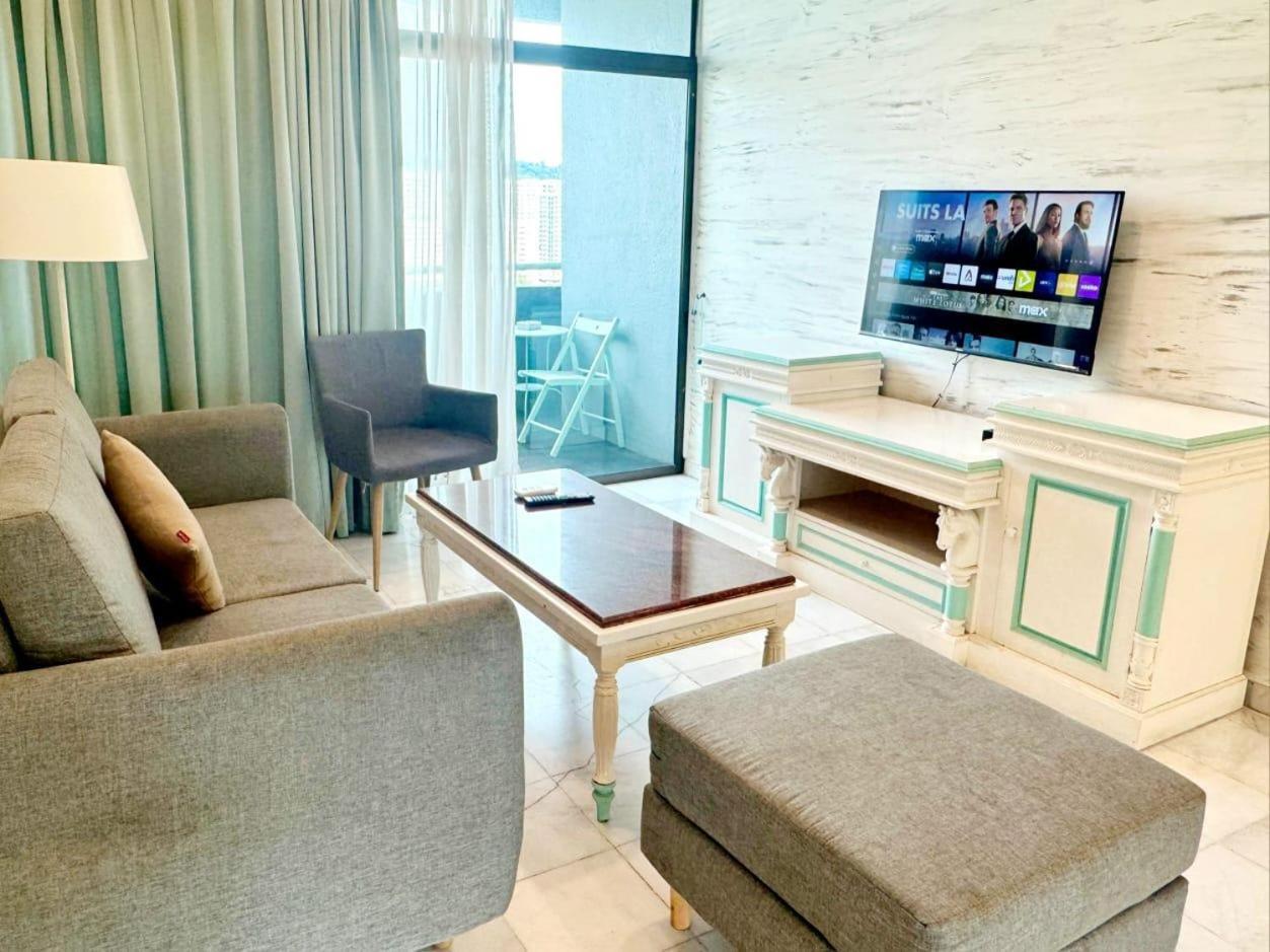 Century Bay Private Residences Sungai Dua Bukit Eksteriør billede