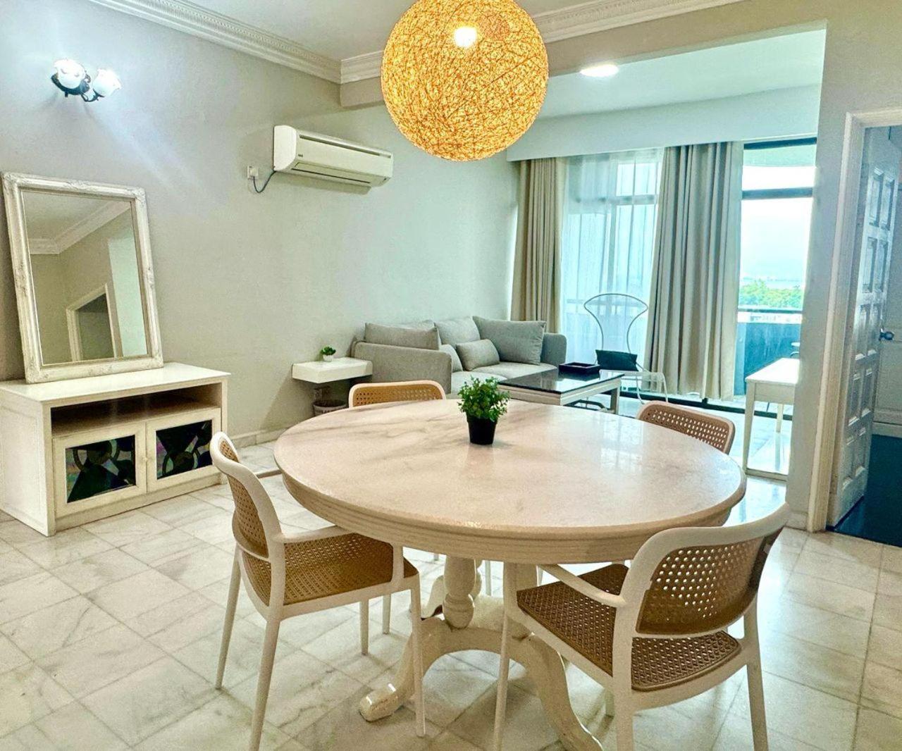 Century Bay Private Residences Sungai Dua Bukit Eksteriør billede